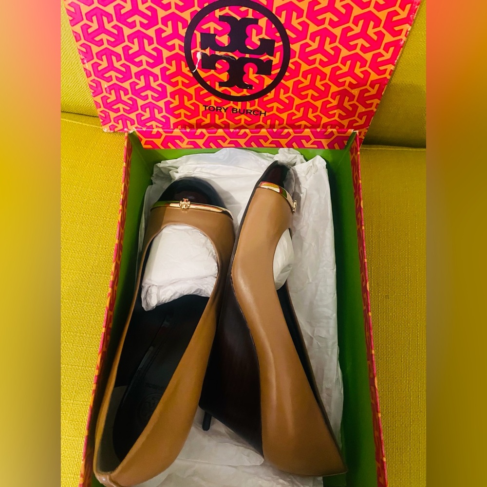 TORY BURCH WEDGED SIZE 9.5